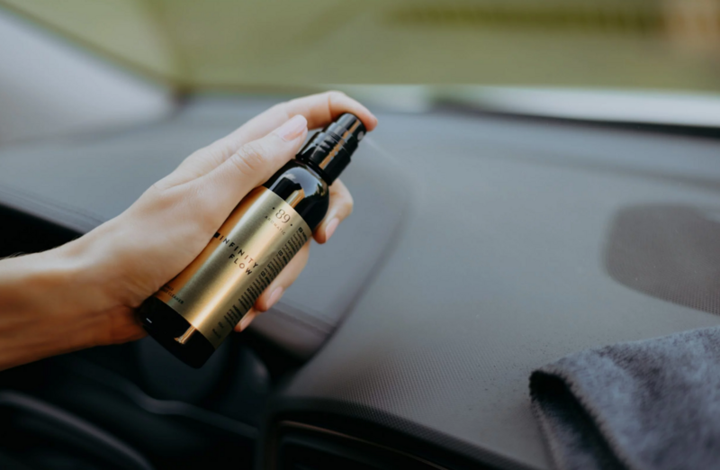 Parfumuotas automobilio panelės valiklis (100ml)