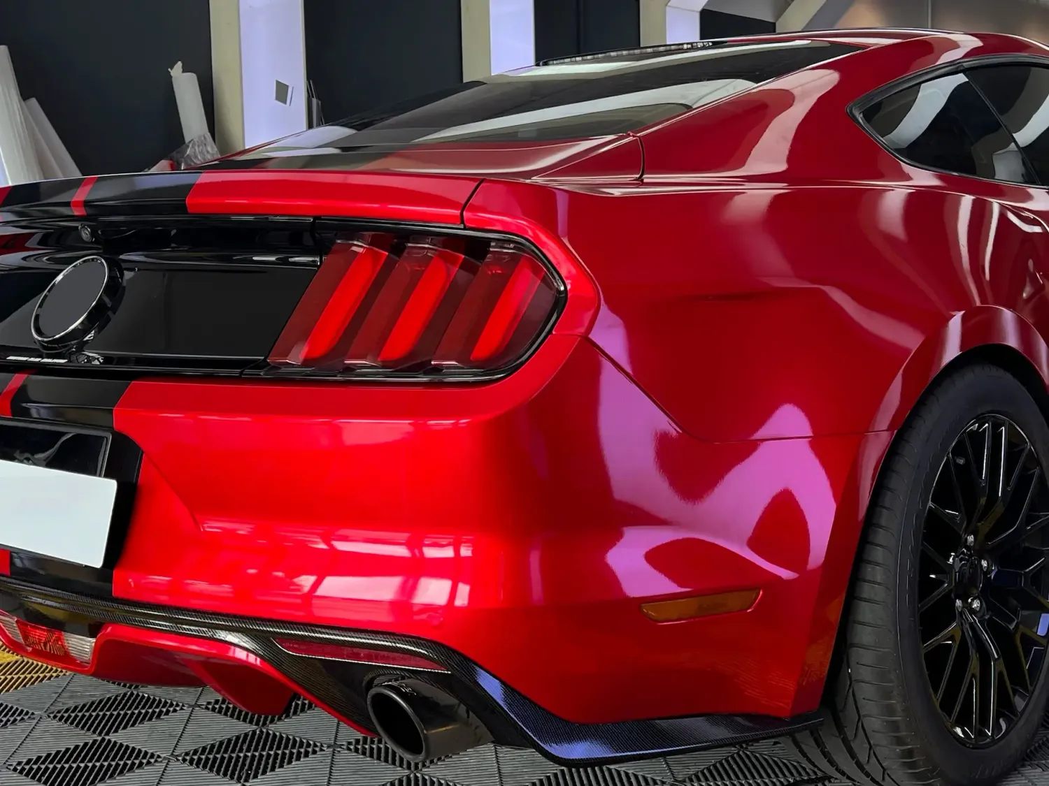 Automobilio apklijavimo plėvelė - blizgi Metallic (įvairių spalvų), Spalva: Raudona, Ilgis: 0,5 m