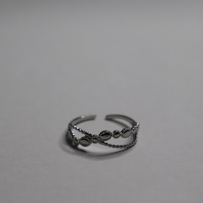 Criss Cross Ring
