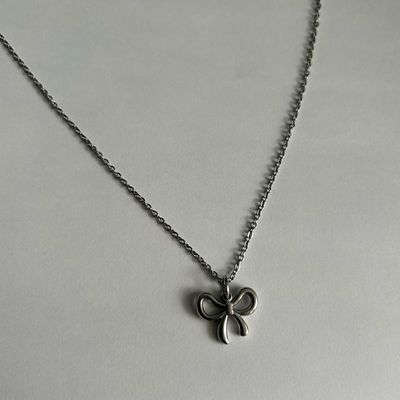 Bow Necklace