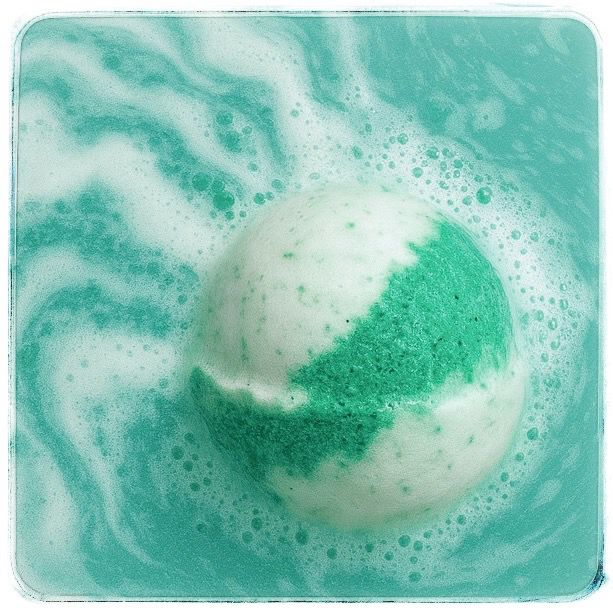 Cool Fresh Aloe Bath Bomb