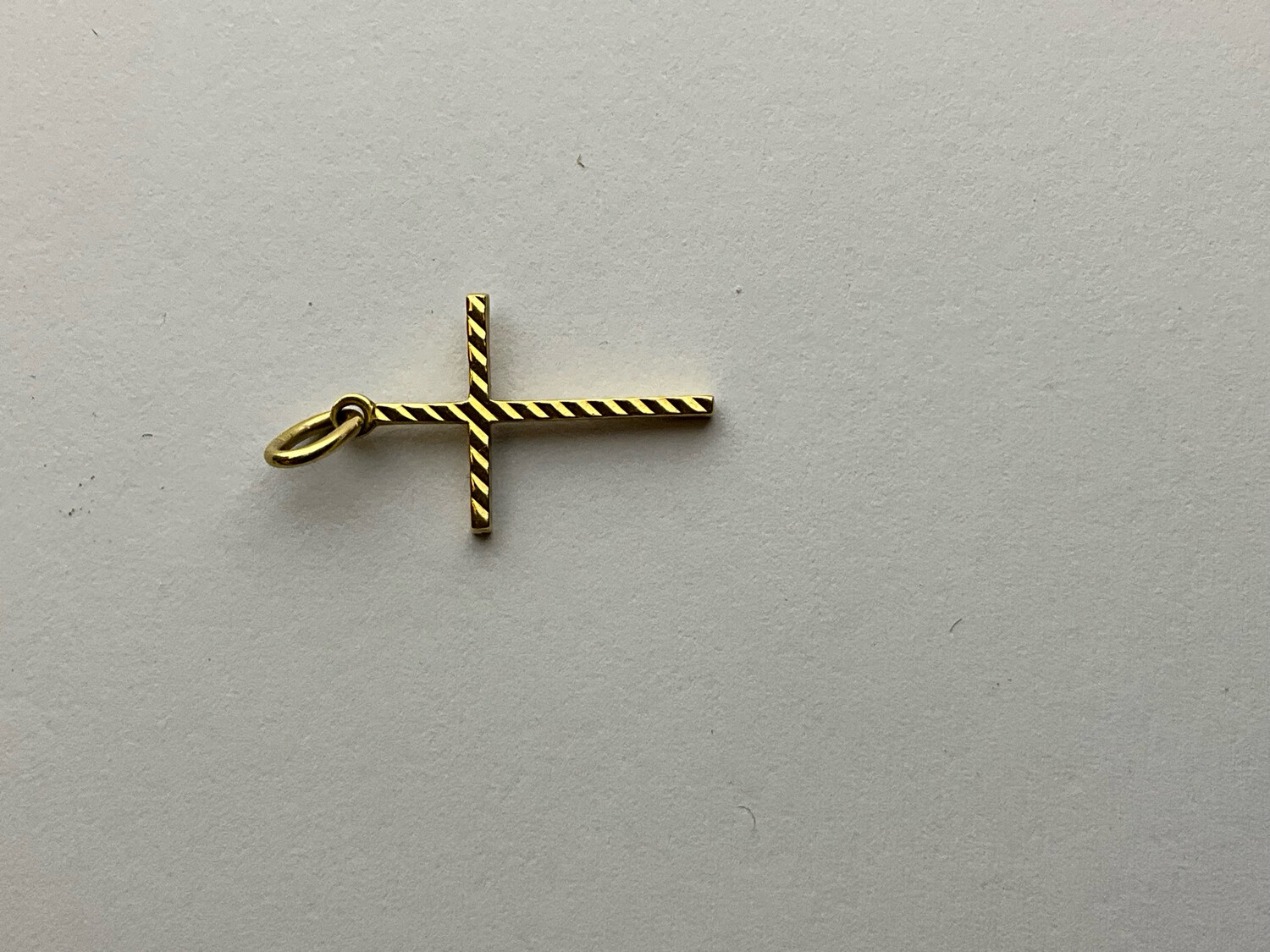 Kreuz uni Gold 18K läng 1.5 cm bereit 1 cm Höhe 2 cm 