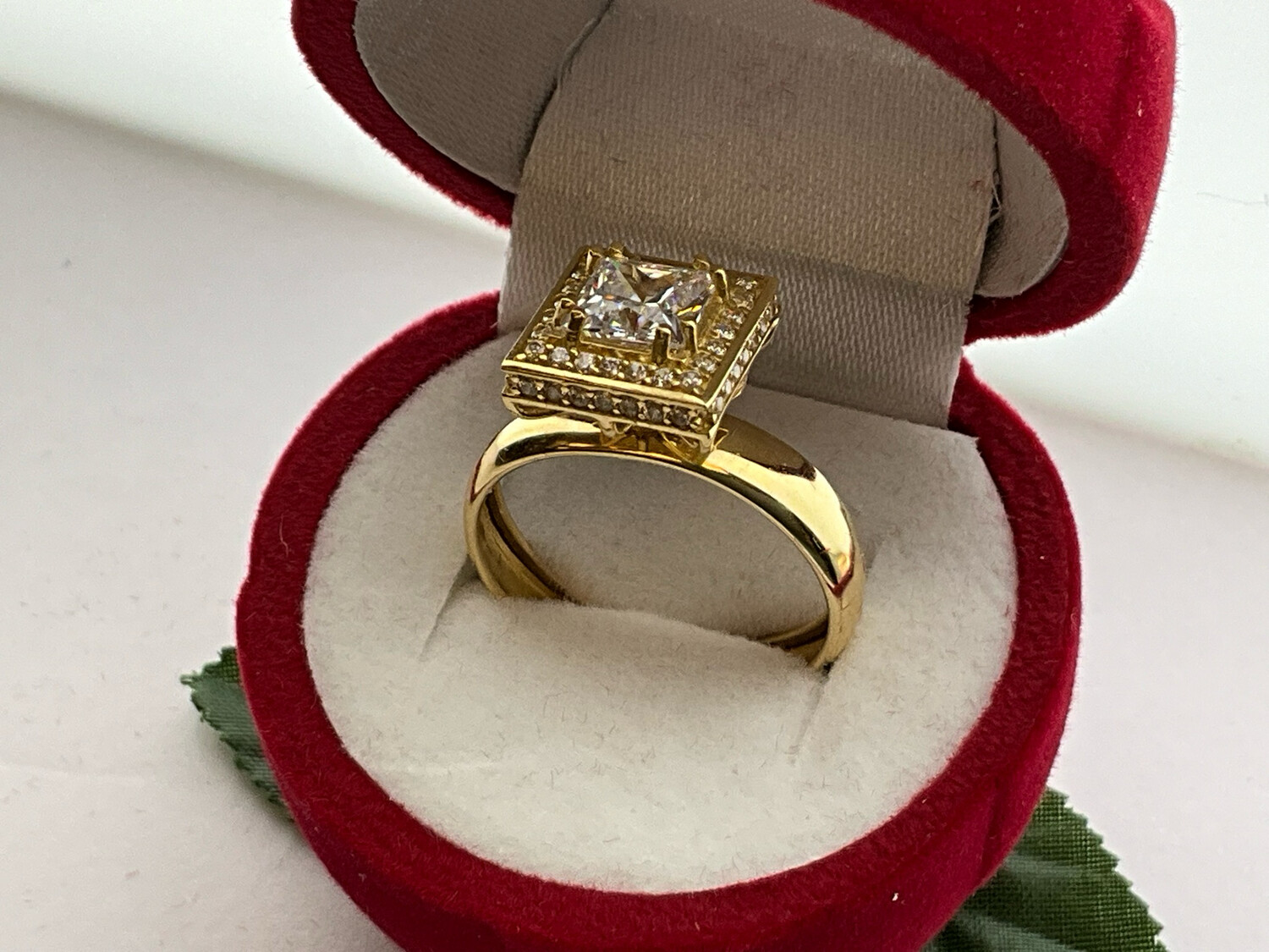 ÜBER DAS PRODUKT Baguette Ring 2.74 gr 18K gelbgold 