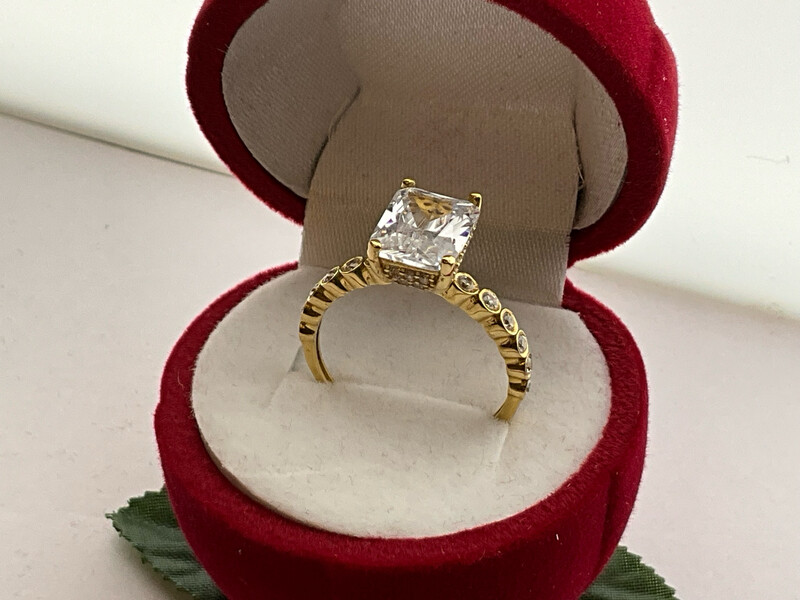  ÜBER DAS PRODUKT Baguette Ring  Gewicht :3.21 gr  Karat :18K 750 Farbe :Gelbgold  Ringgrosse:Nr 54 Stein :Zirkonia