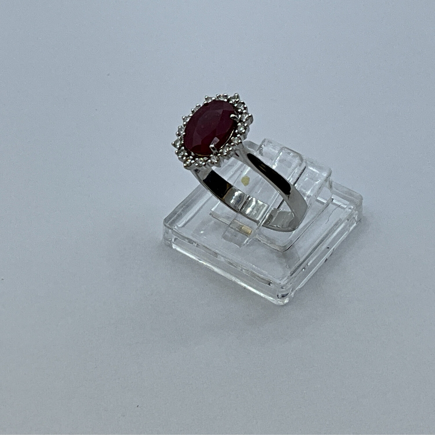RING ECHT RUBİN UND DİAMANT KLASSİCHER STİL 18K WEİSS GOLD  SİZE  54 