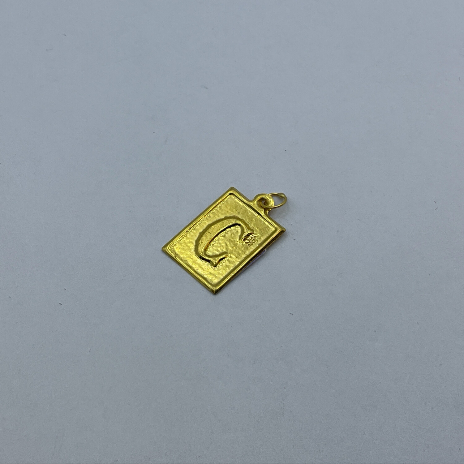 Gold-Anhänger Buchstabe 22K