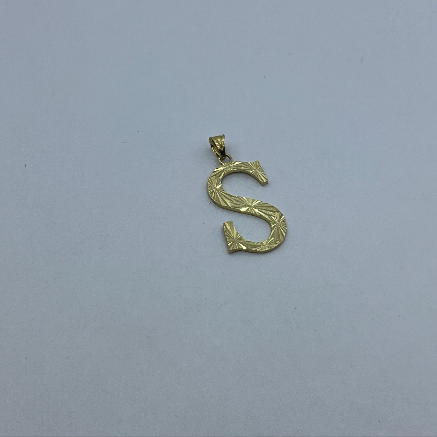 Gold-Anhänger Buchstabe 14K läng 2.5 cm bereit 0.5 mm 