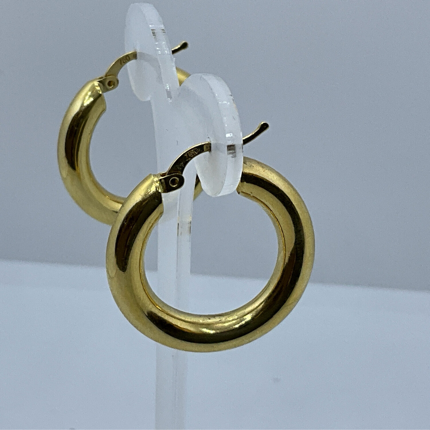 Ohrring für Damen 18K Gold Rundes Format 2.30 cm Höhe 2.50 cm Dickenmesser 0.50 mm 