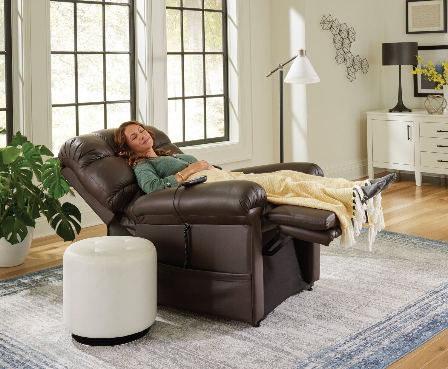GOLDEN Heatwave Technology Power Lift Chair Recliner