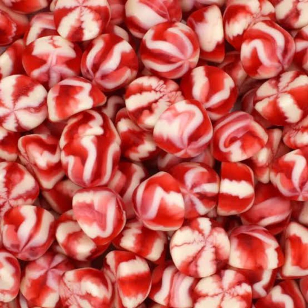 Strawberry Twist Kisses UK, Size: 180g