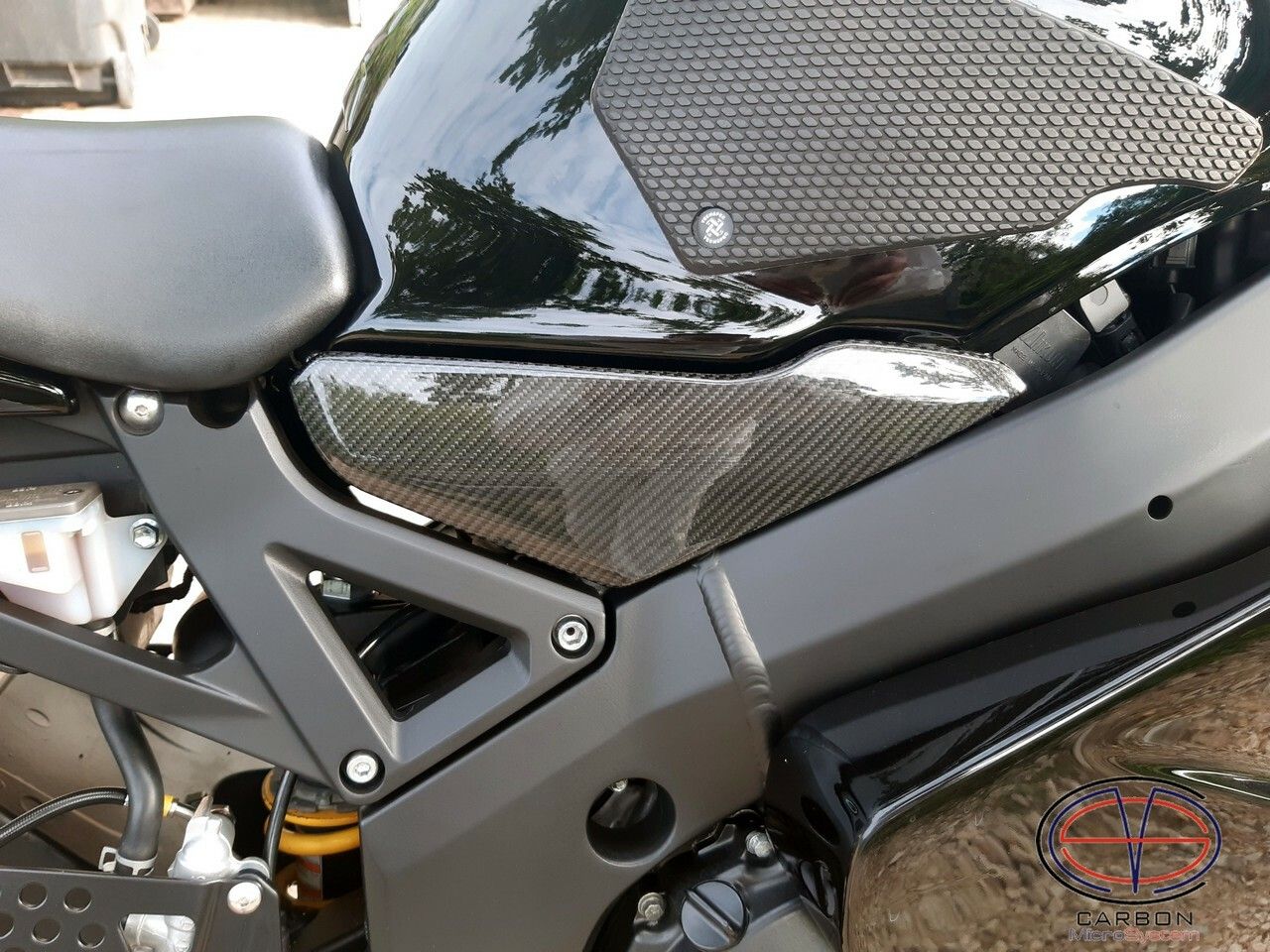 Fuel tank cover from Carbon Fiber Suzuki GSX-R600 GSX-R750