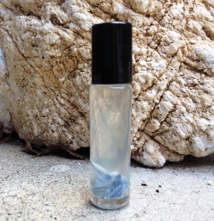 Throat Chakra - Authenticity &amp; Communication - Blue Kyanite