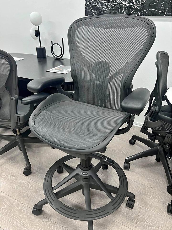 Remastered Aeron Stool With Arms