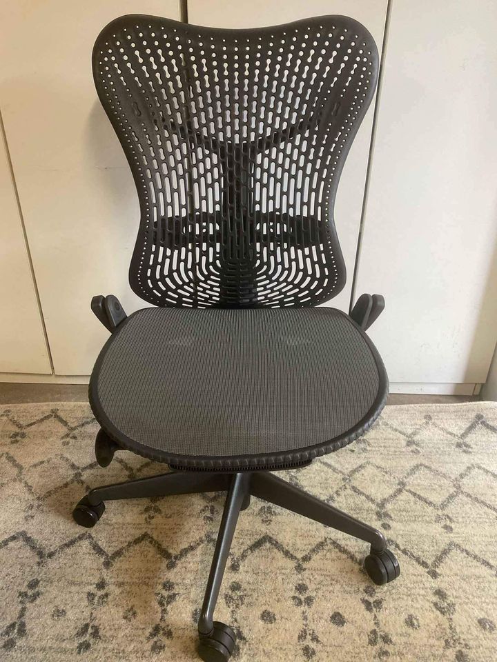 Mirra 1 Chair - No Arms - Graphite