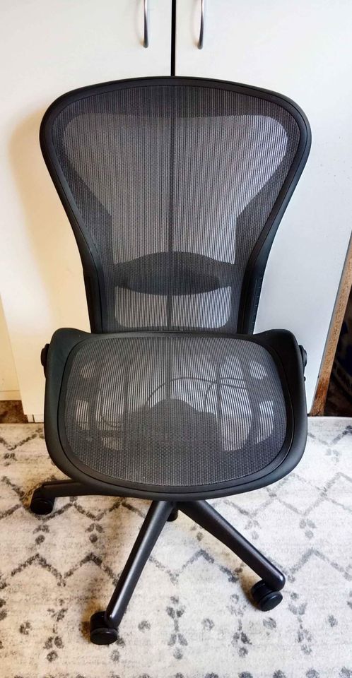 Herman Miller Aeron With New Seat &amp; Back, Lumbar Pad &amp; No Arms - Size B