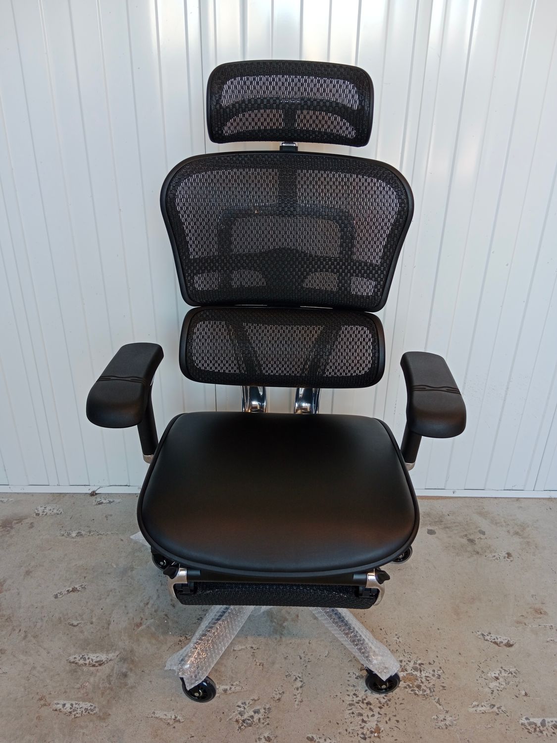 Ergohuman 2 Luxury Leather Mesh Combo with Legrest