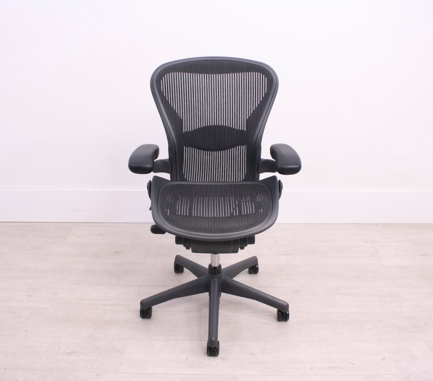 Herman Miller Aeron with arms