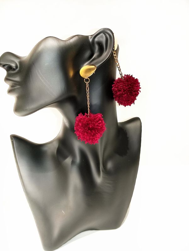 LARA Pom Pom Earring