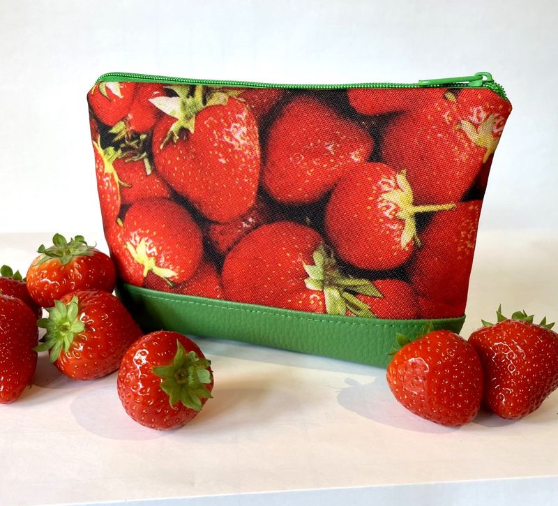 Kosmetiktasche &quot;Strawberry&quot;, Minitasche