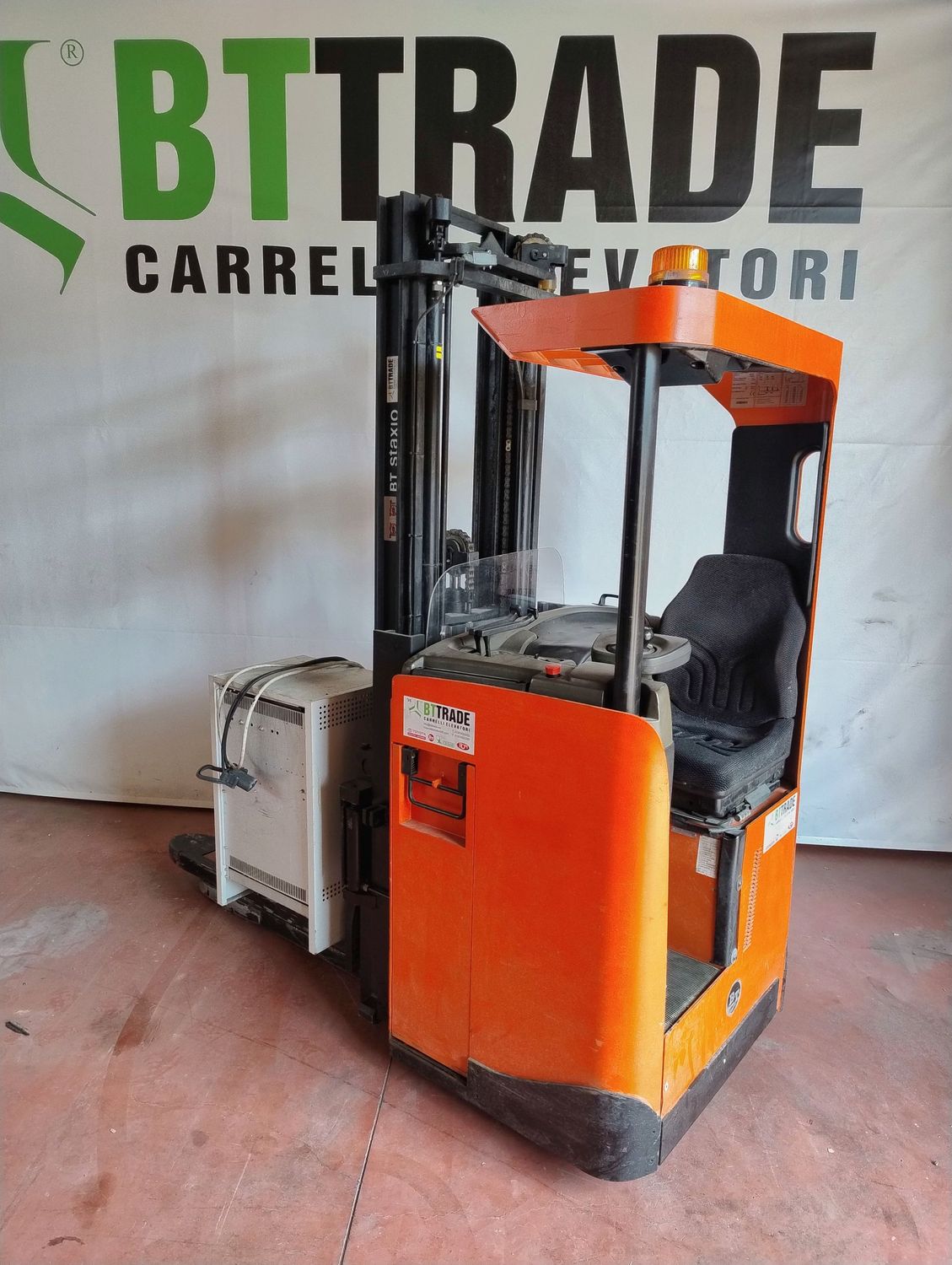 STOCCATORE ELETTRICO SRE 135L UOMO SEDUTO