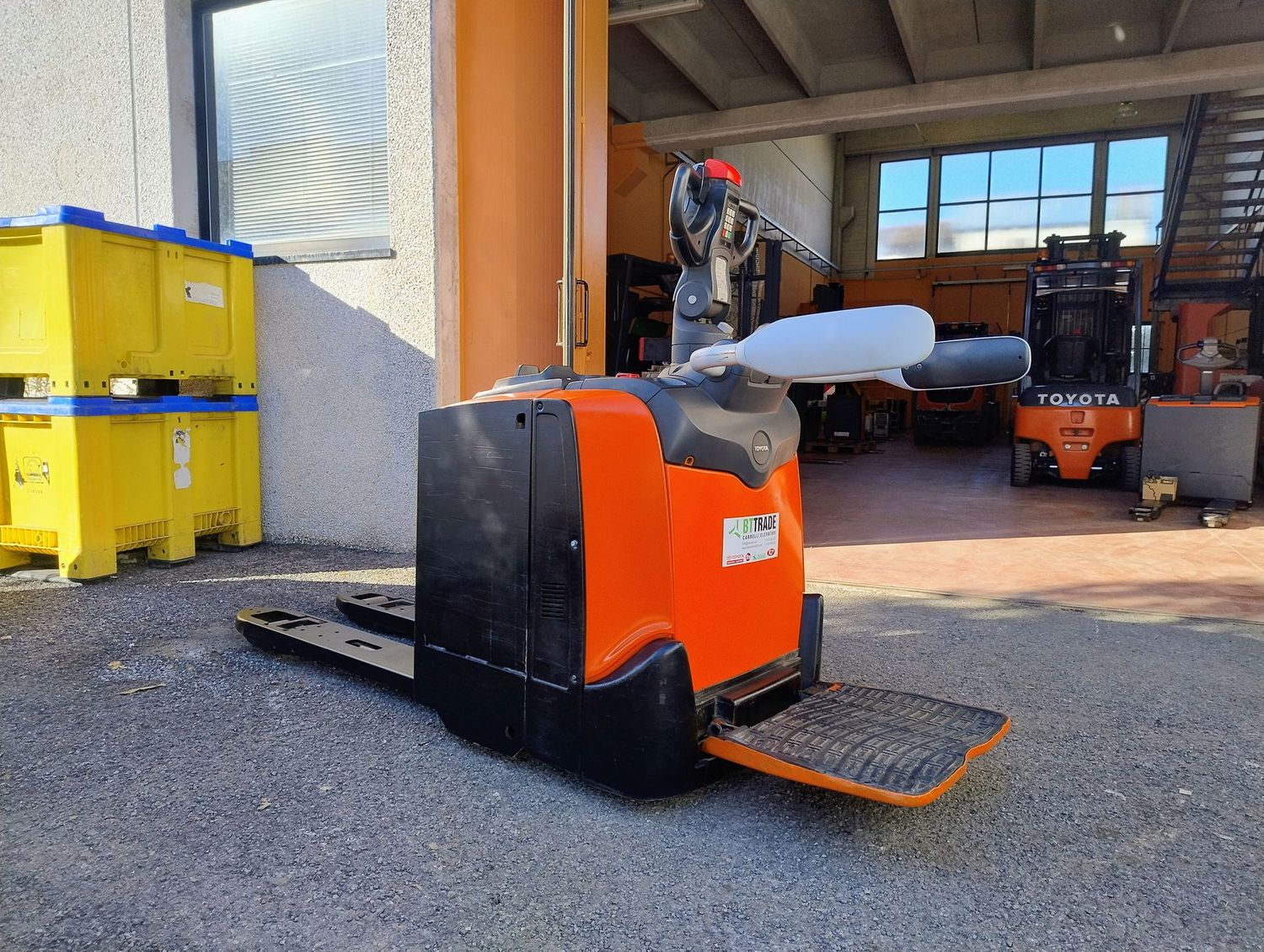 TRANSPALLET ELETTRICO TOYOTA LPE220