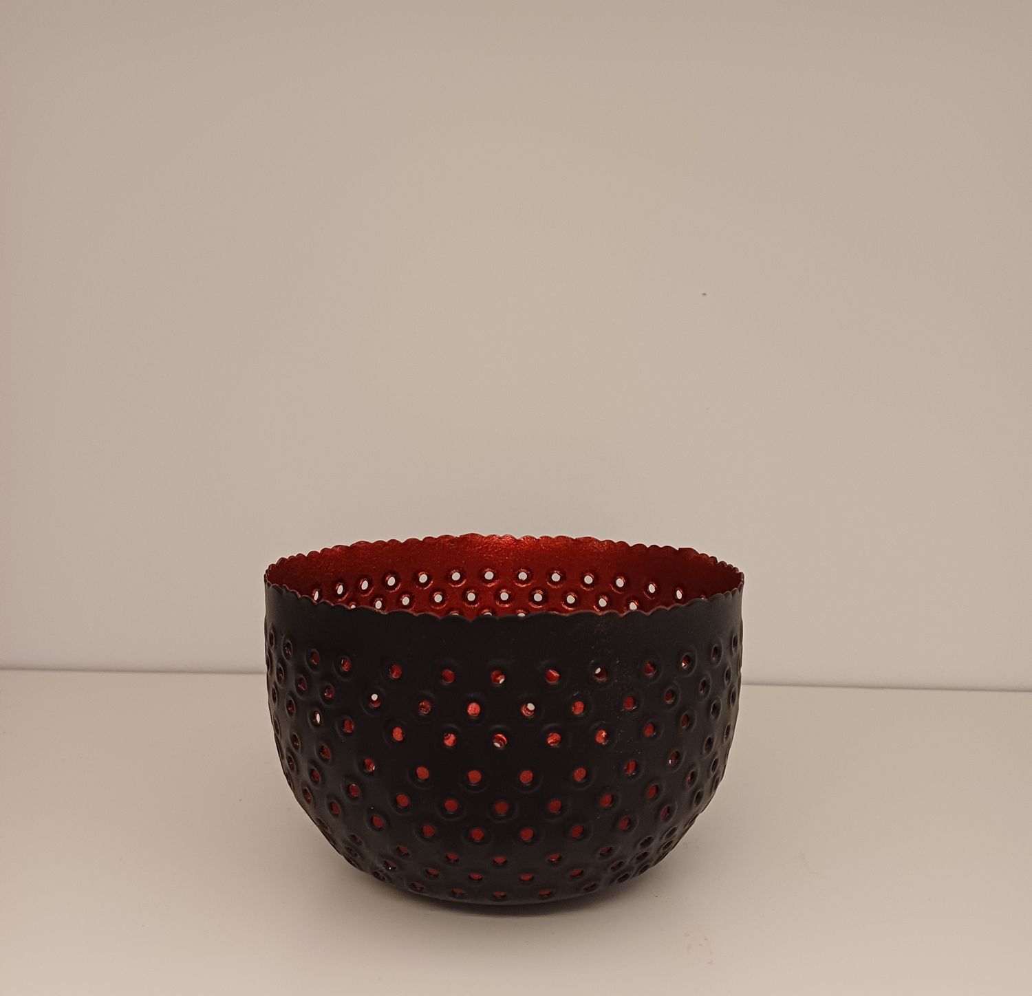 Metalen theelichthouder zwart/rood