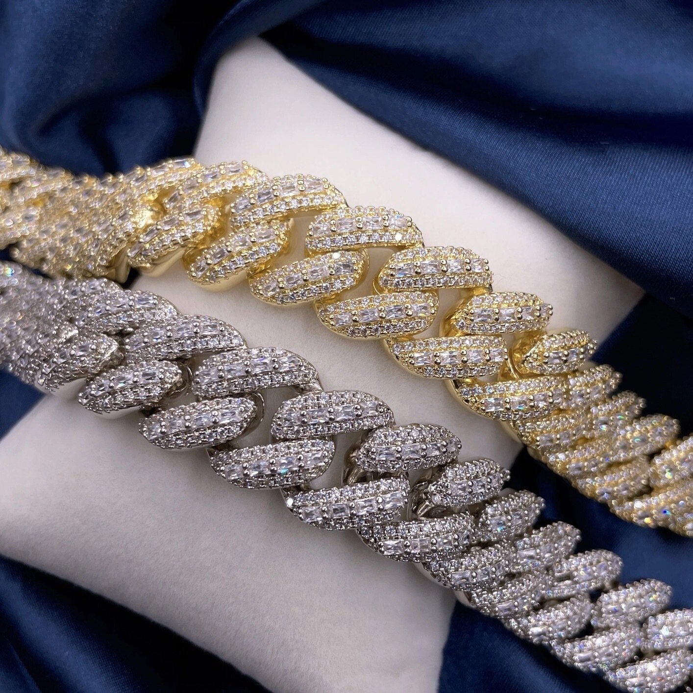 Prong setting Vvs simulated "baguette" bracelet