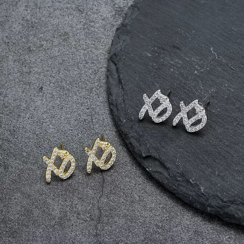 Micro pavé  prong setting Vvs simulated "XO" earrings