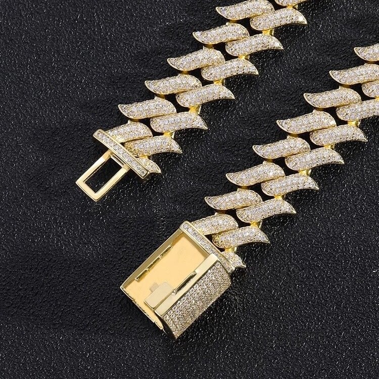 Micro pavé prong setting Vvs simulated "Spiked link" chain(or bracelet)