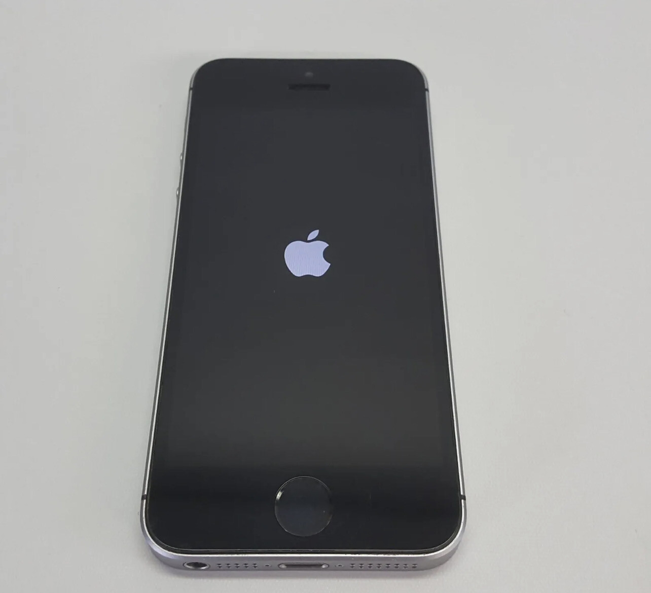 Apple iPhone SE 1st Gen GSM Unlocked 16GB Space Grey