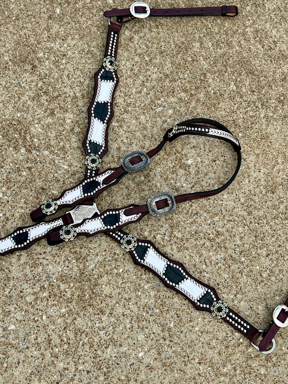 Crazy Horse White/black gator bling