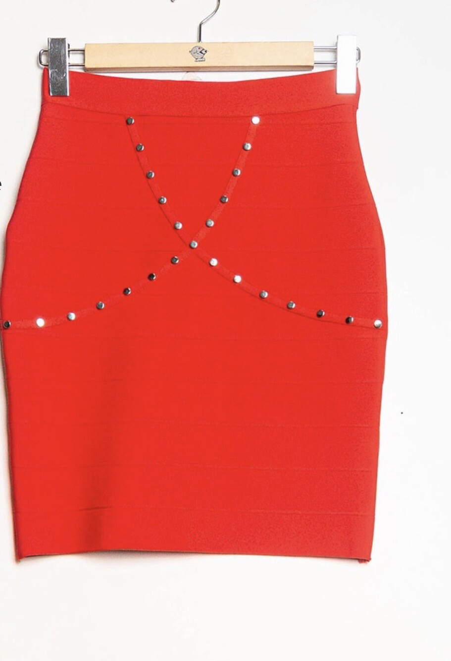 Jupe stretch clous avec bandage S, M ou L noir, beige ou rouge