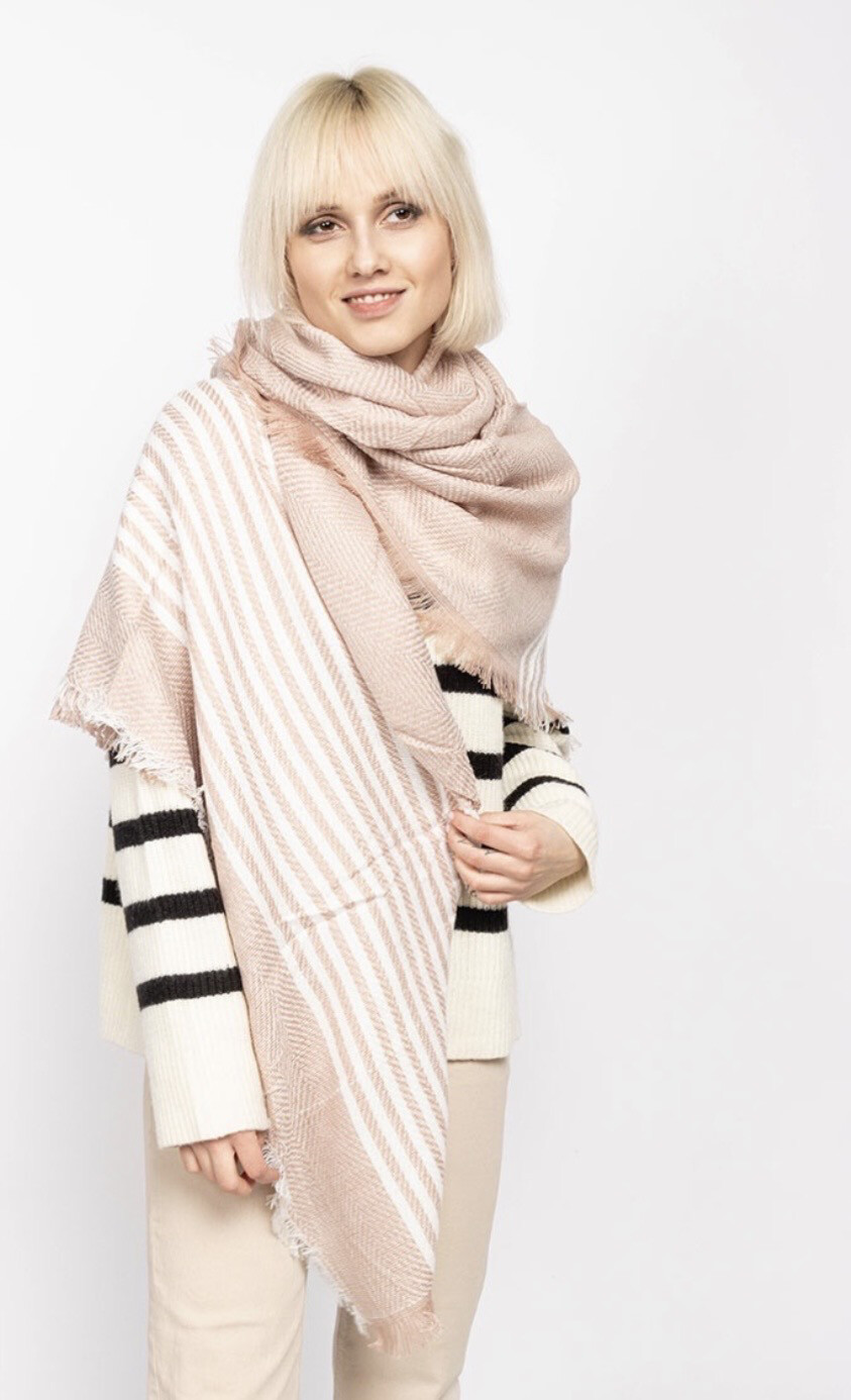 Écharpe châle beige rosé