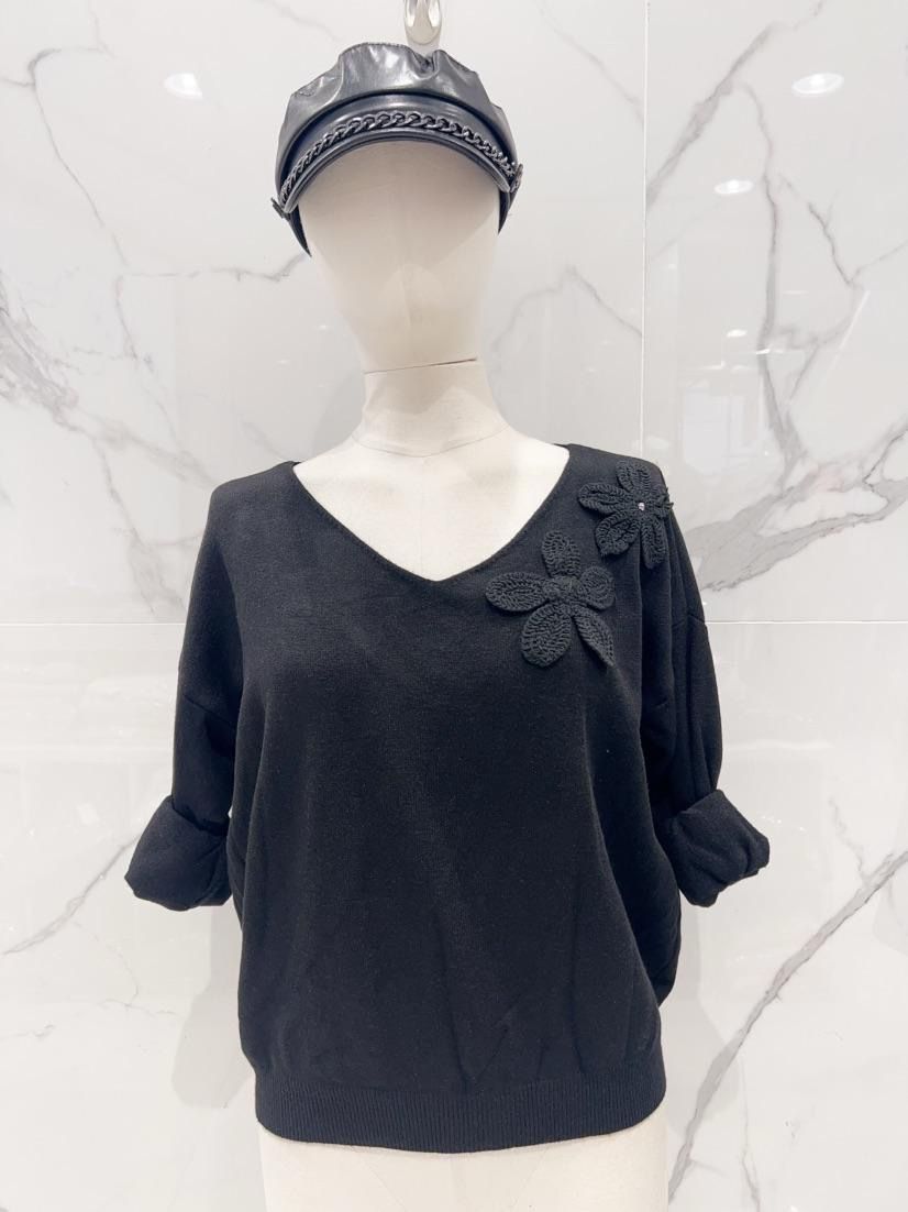 Pull noir fleur 