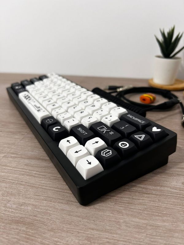 Teclado custom 67% base de aluminio