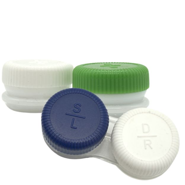 Kontaktlinsenbehälter grün-weiß, blau-weißer Deckel,  Front- und leichte Oberansicht