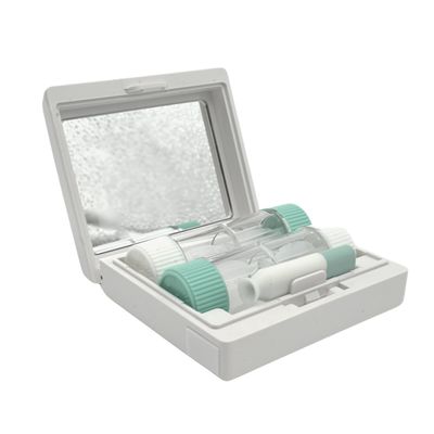 MeniBox Lens Kit Etui mit 2x Kontaktlinsenbehälter, Sauger und Spiegel, geöffnet