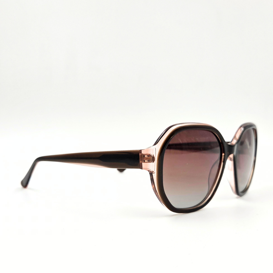 Runde Statement-Sonnenbrille rosé-braun transparent mit braunen Verlaufsgläsern – schräge Ansicht