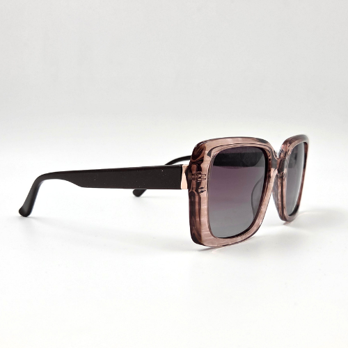 Moderne eckige Sonnenbrille rosé-taupe marmoriert, graue Verlaufsgläser – schräge Ansicht