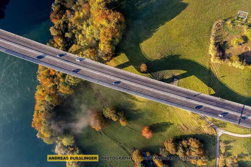 Autobahn A12 beim Greyerzersee bei Le Bry, Kanton Freiburg