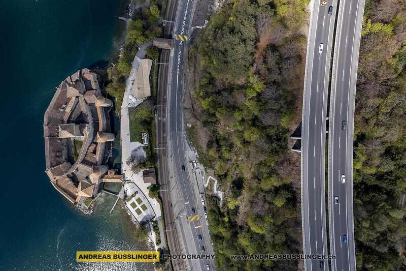 Schloss Chillon am Genfersee und Autobahn A9, Kanton Waadt