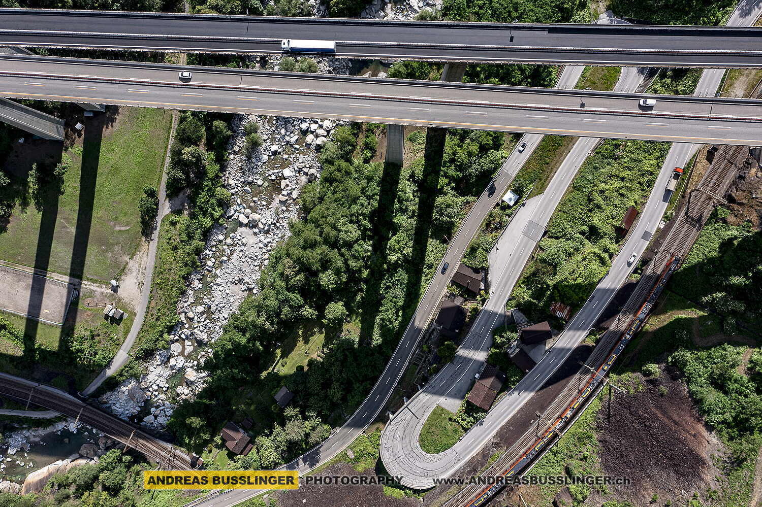 Autobahnviadukt der A2 oberhalb Giornico, Leventina, Kanton Tessin