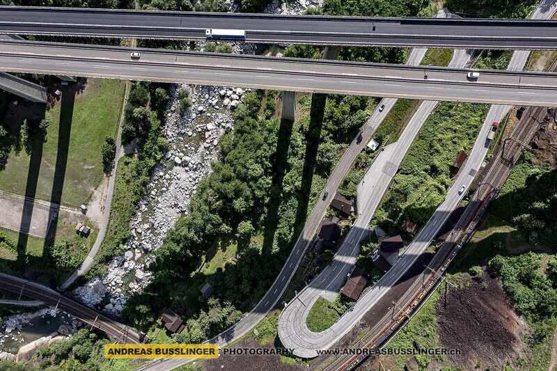 Autobahnviadukt der A2 oberhalb Giornico, Leventina, Kanton Tessin