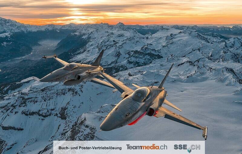 Swiss Tiger Parallel Flight, Abendaufnahme