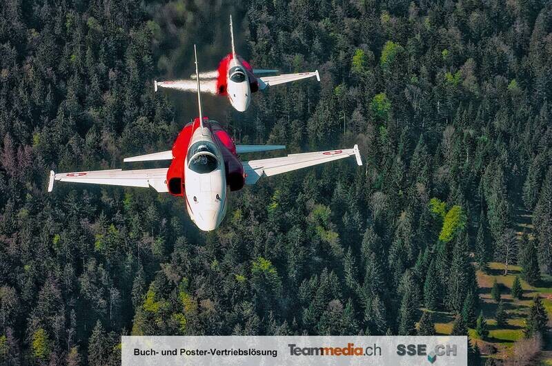 Swiss Tiger Parallel Flight, Abendaufnahme