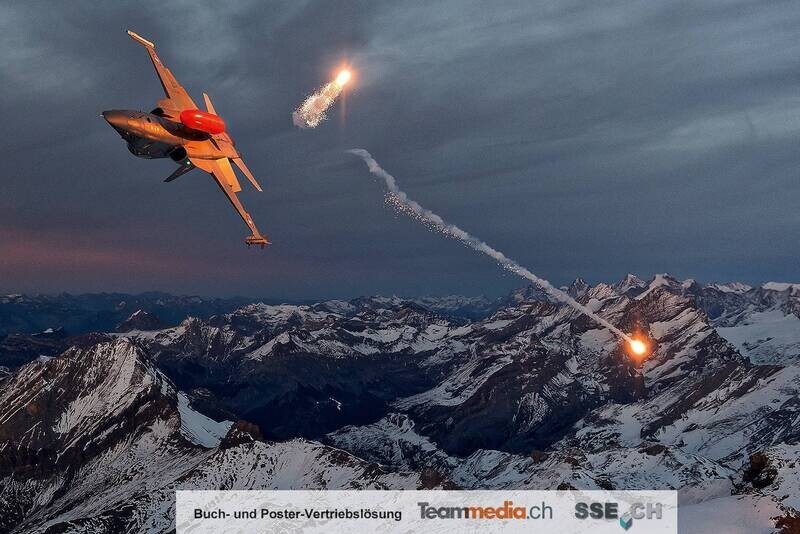 Swiss Tiger Parallel Flight, Abendaufnahme