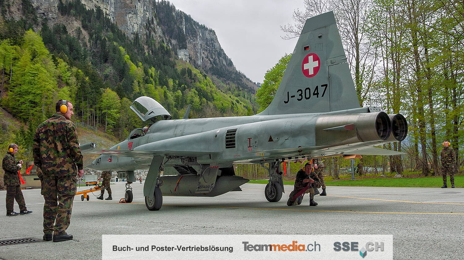 Swiss Tiger Parallel Flight, Abendaufnahme