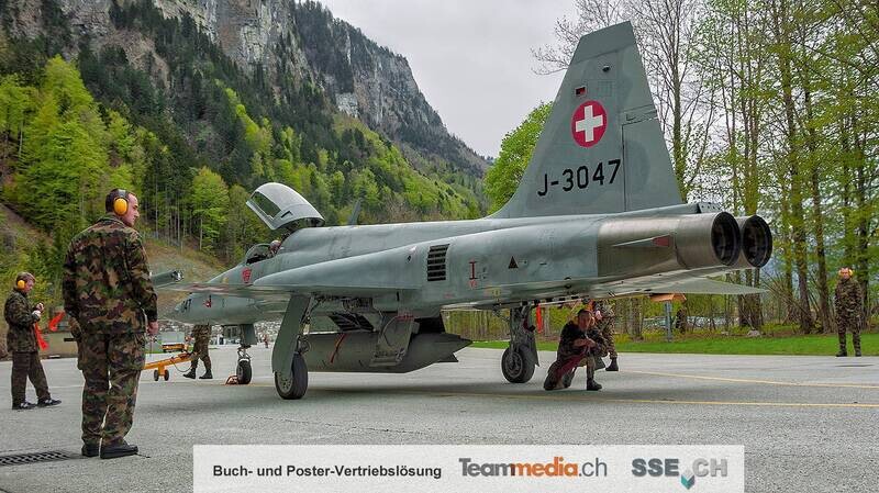 Swiss Tiger Parallel Flight, Abendaufnahme