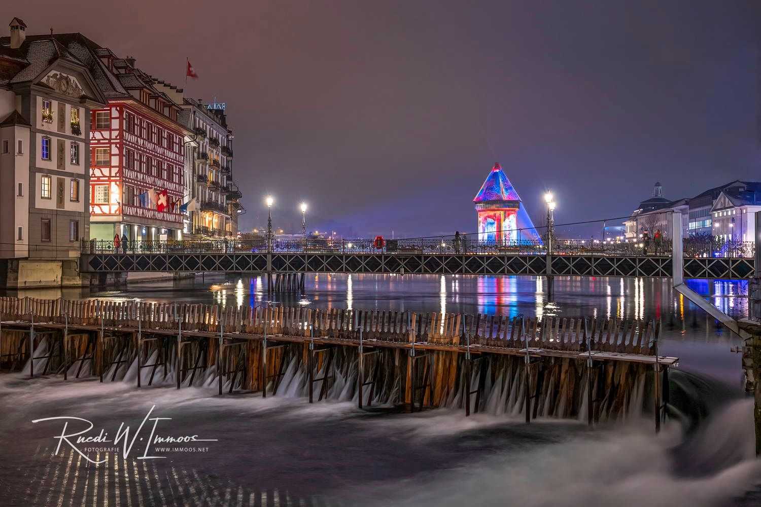 Kapellbrücke mit Wasserturm in Luzern (LU)