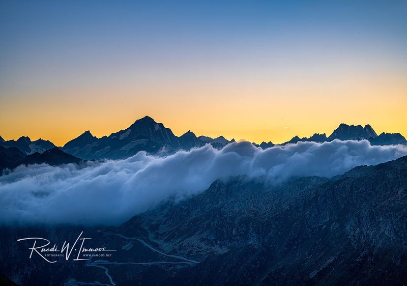 Finsteraarhorn mit Nebelwelle vom Grimsel (VS)